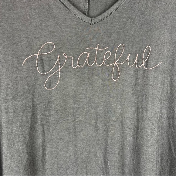 TORRID SUPER SOFT GREY GRATEFUL TEE - Size 4 - Picture 3 of 6